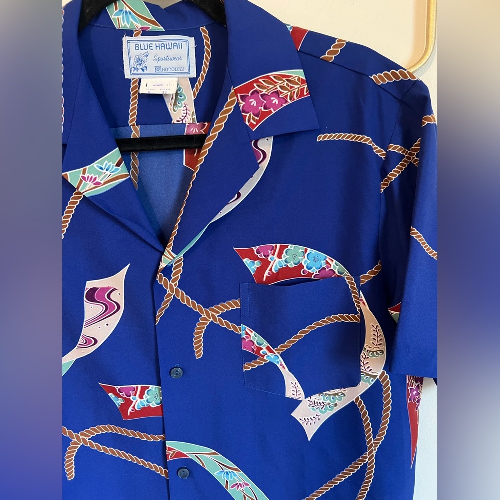 Blue Hawaii Medium Button Down - image 4